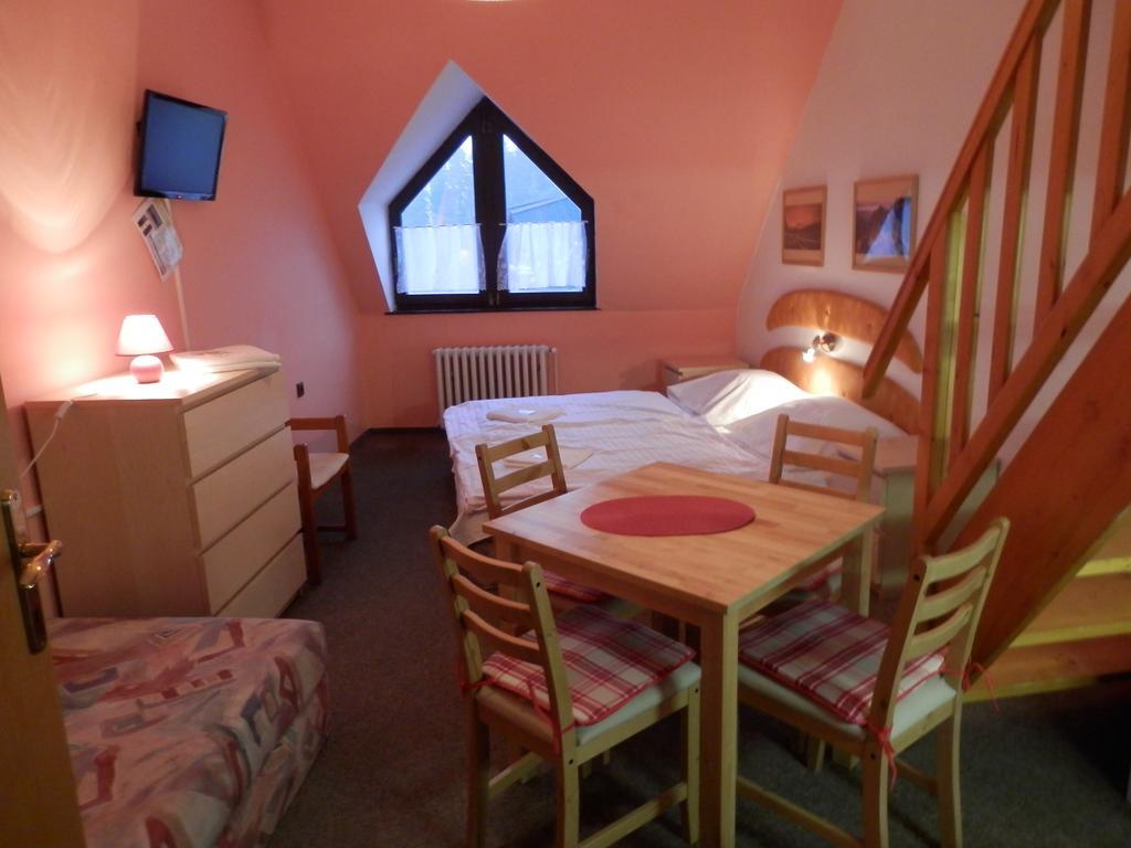 Pension Mona Harrachov Rom bilde